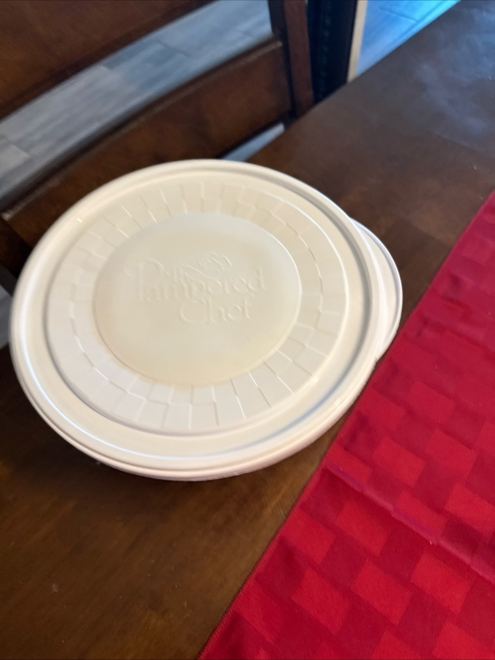 Pampered Chef Cream Round Plastic Serving Bowl with Lid